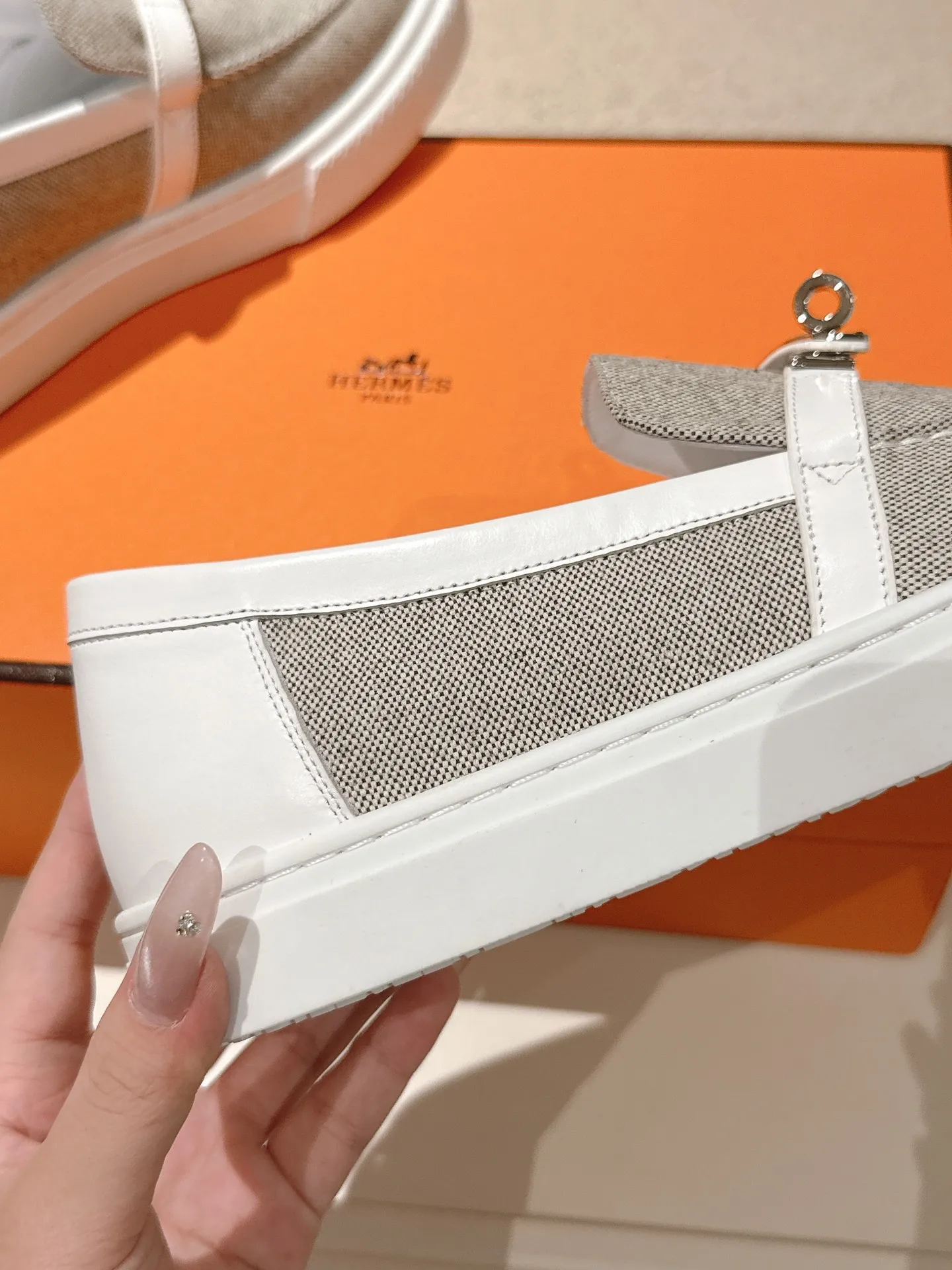 Men's shoes 💰640💰 Hermes# New Kelly buckle thick-soled loafers. Upper: cowhide/suede material. Lining: sheepskin lining. Outsole: exclusive molded outsole. Size: women's size 35-40, men's size 39-45 (female 41/male 46 customized, non-refundable)
